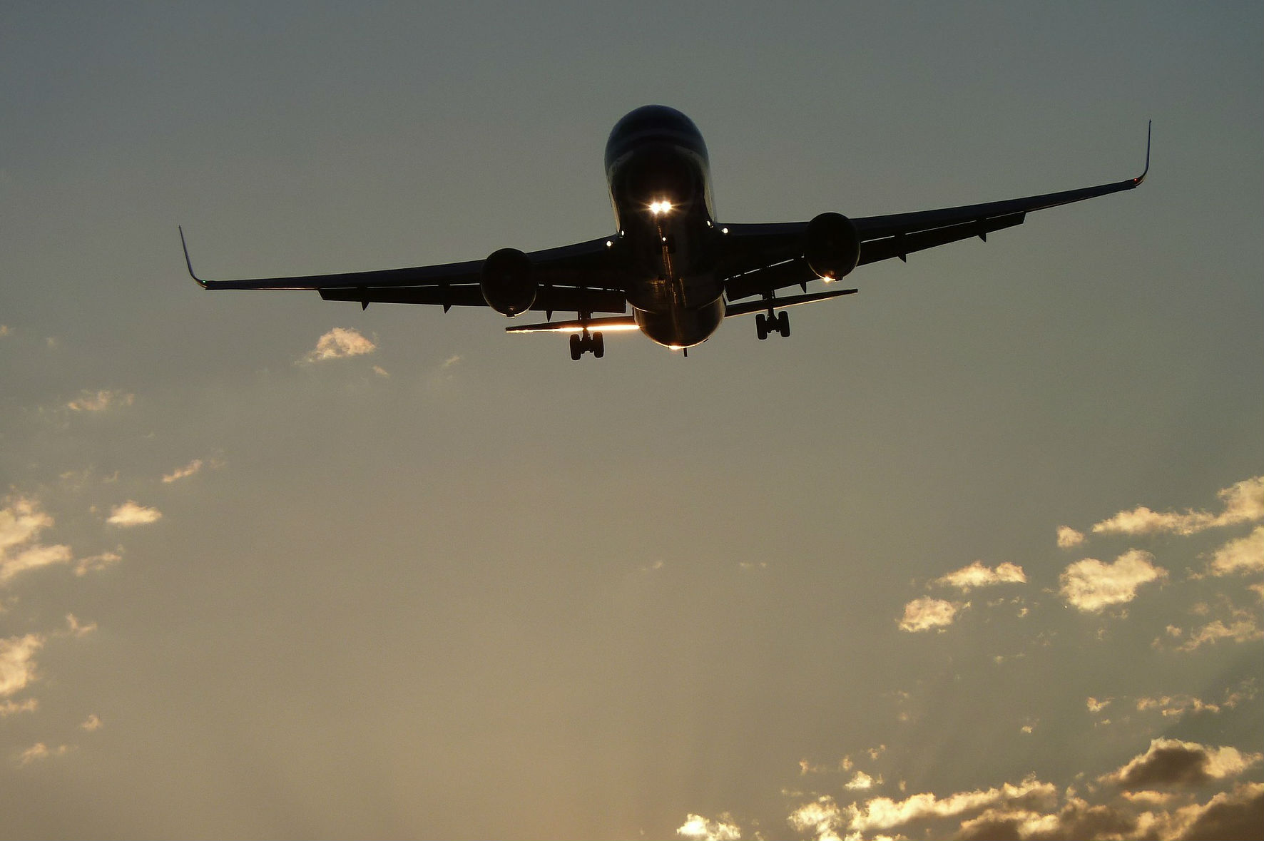 Un avión con 71 pasajeros se estrella en las afueras de Moscú