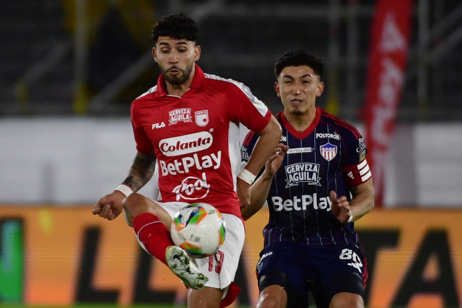 Santa Fe rescató un empate en El Campín, cuando parecía que Junior daba el golpe en la ida de la semifinal. Todo se definirá la próxima semana en la vuelta que se jugará en Barranquilla. Estas fueron las mejores imágenes.