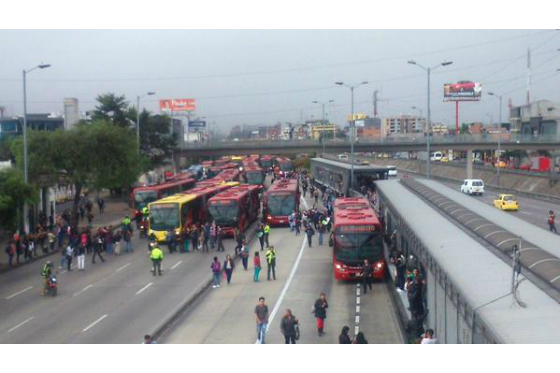 Bloqueos en TransMilenio por fin de tarifa preferencial en hora valle