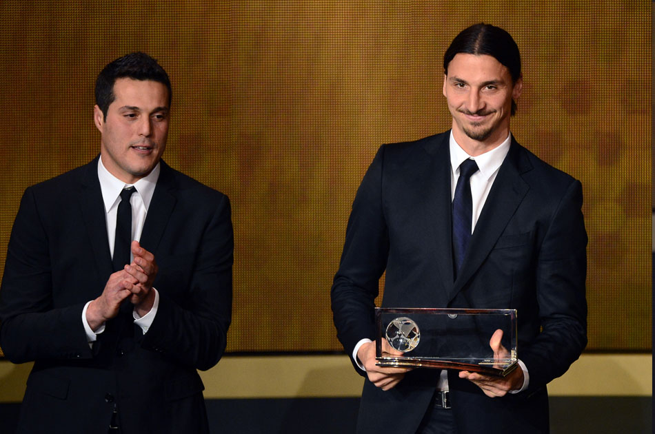 Zlatan Ibrahimovic recibe el Premio Puskas al mejor gol del año
