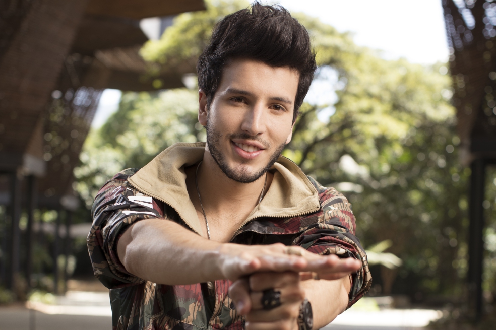 Sebastián Yatra dice que le gusta hacer canciones divertidas, amorosas y románticas. / Cortesía Caracol TV