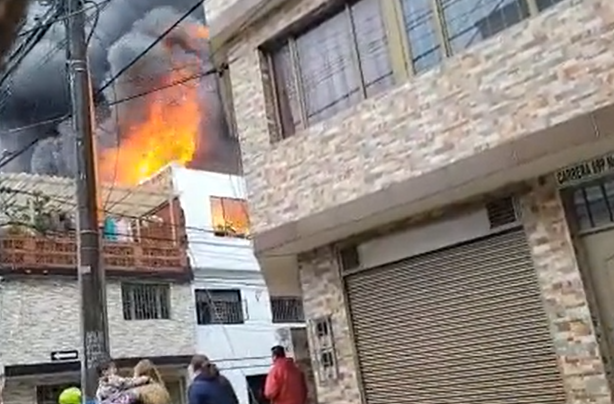 Video: Reportan incendio en zona residencial del barrio Las Ferias, en Bogotá