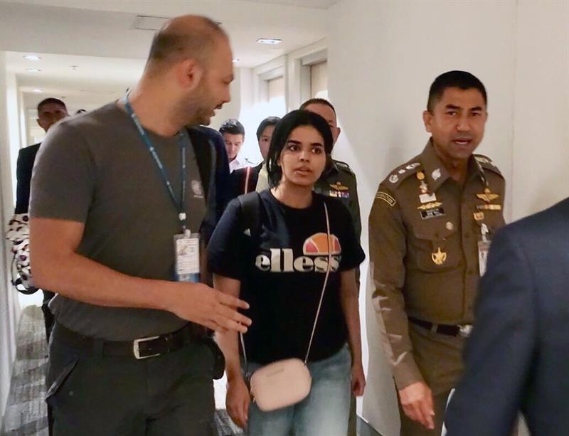 Joven saudí que apostató y huyó de un matrimonio forzado pide asilo a Canadá