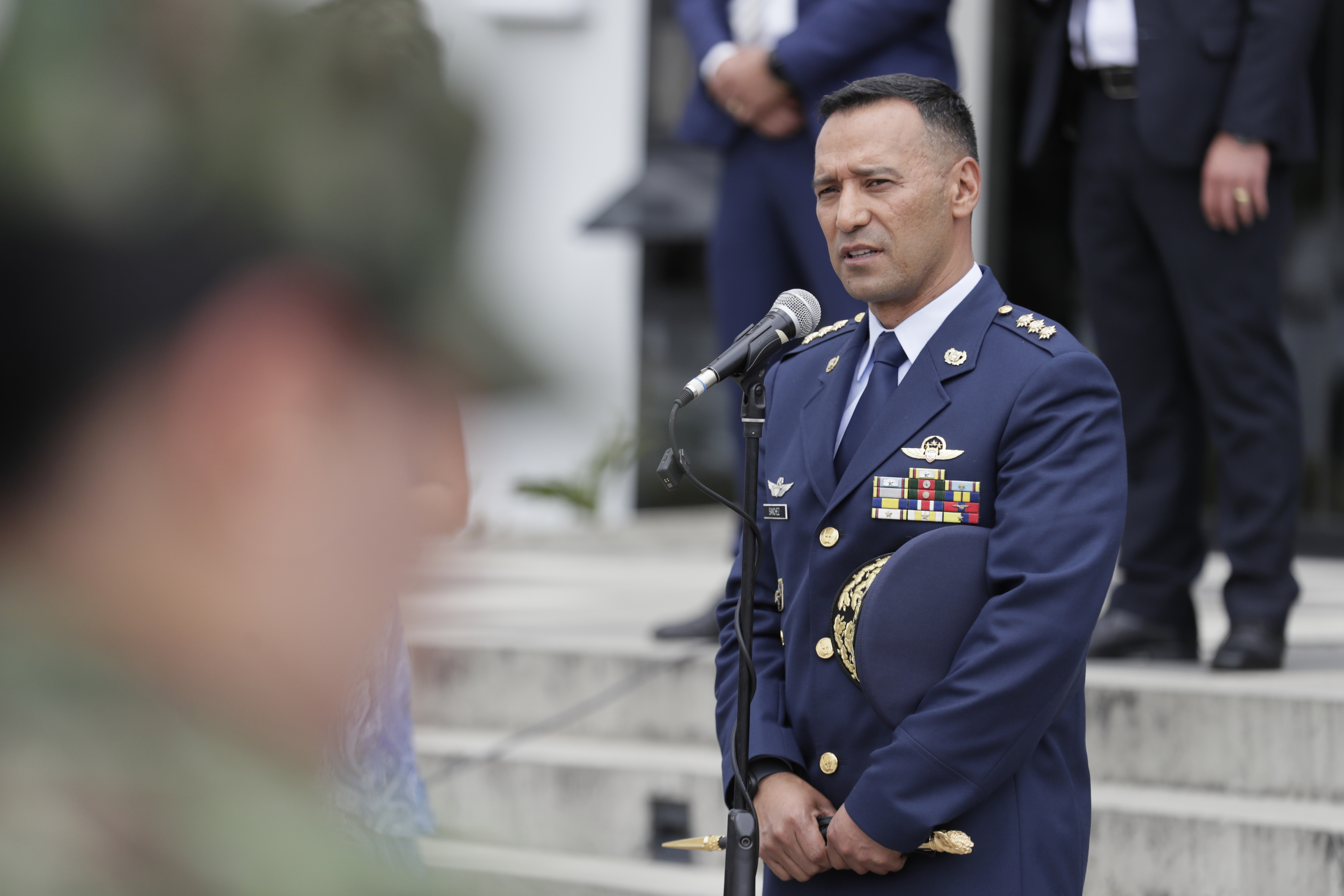 AME1680. BOGOTÁ (COLOMBIA), 20/02/2025.- El designado ministro de Defensa de Colombia, general de la Fuerza Aeroespacial Pedro Sánchez Suárez, habla durante una rueda de prensa este jueves, en Bogotá (Colombia). Sánchez Suárez anunció que se retira como militar activo para poder asumir el cargo como civil y evitar una crisis en las Fuerzas Armadas. EFE/ Carlos Ortega