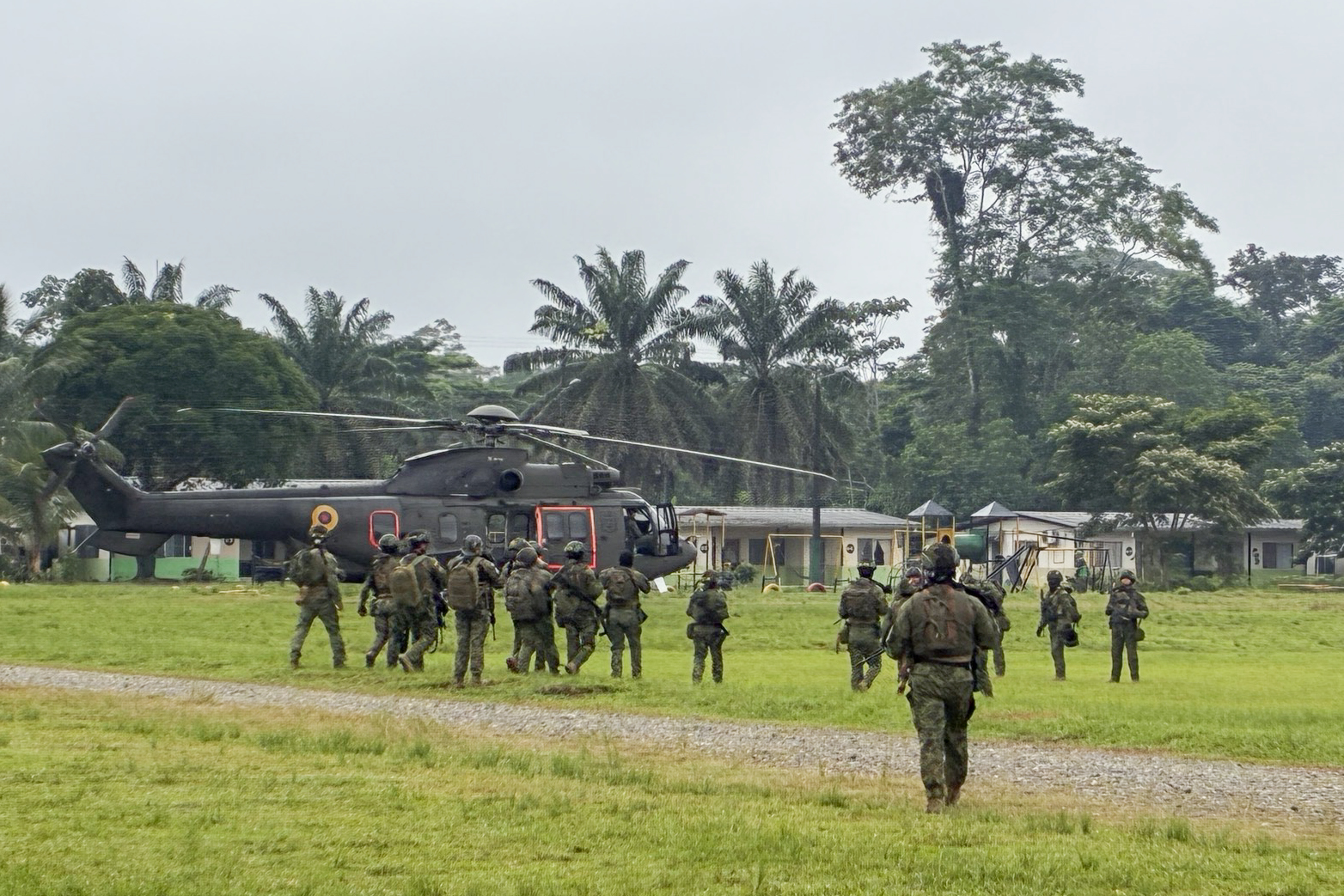 Ecuador y EE. UU. atacan campamento de disidencias de las FARC en frontera con Colombia