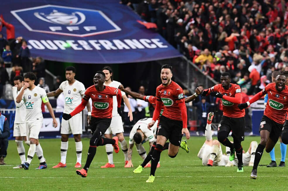 Liga francesa de fútbol «trabaja» por acabar temporada, pese a los vientos en contra