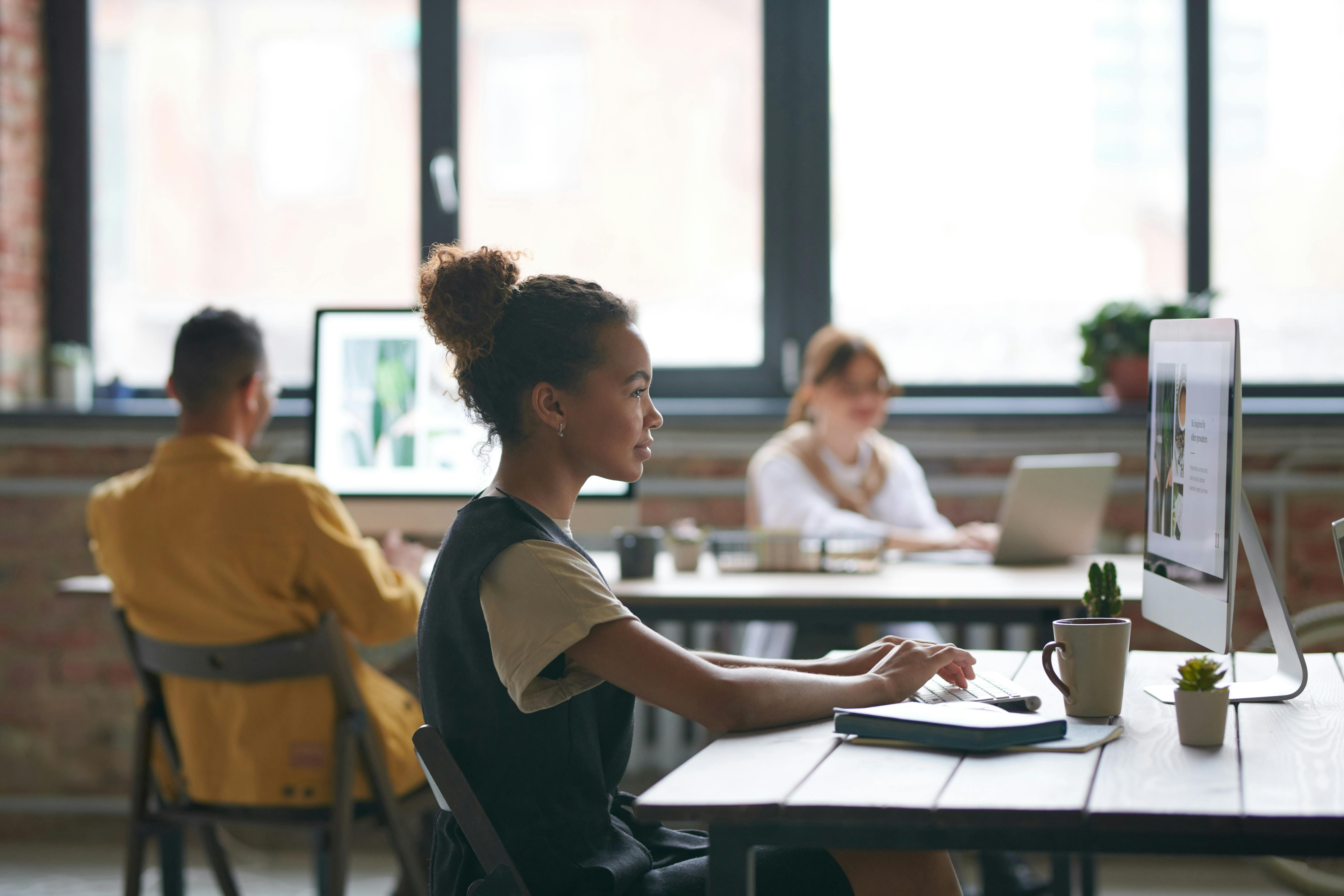 Emprendedoras y emprendedores: ¿Qué son egresos e ingresos y qué tipos existen?