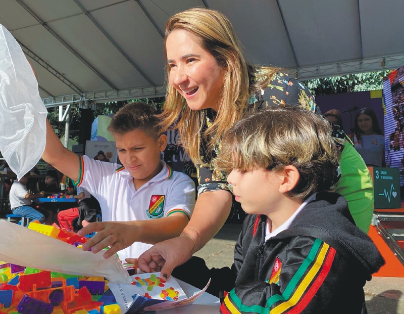Buen Comienzo: ¿por qué investigan a la secretaria de educación de Daniel Quintero?