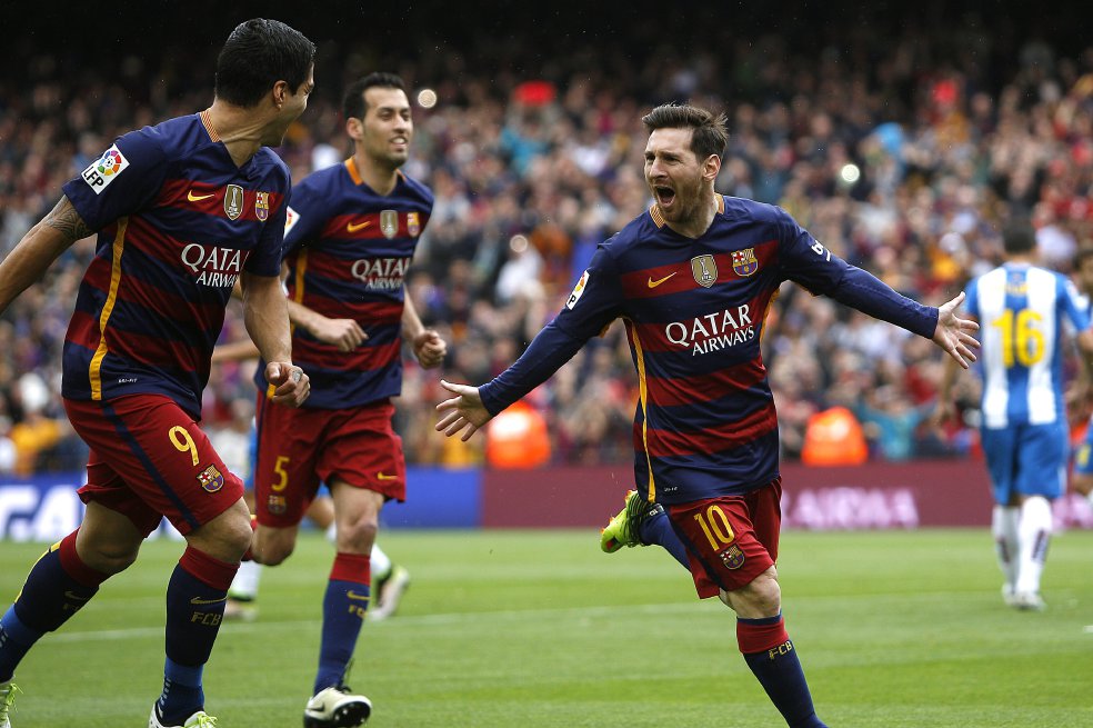 De acuerdo al estudio, la característica principal del Barcelona, que se coronó campeón el sábado, es tener la posesión del balón y presionar la defensa rival.  / EFE