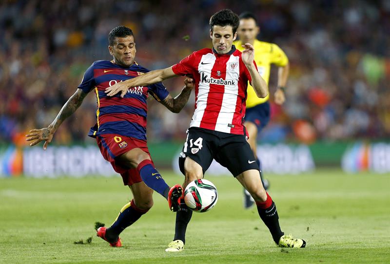 Dani Alves sufre una lesión en el aductor de la pierna derecha