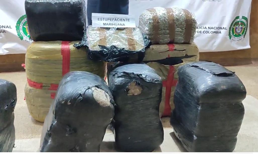 Volcado y arrestado: así acabó jíbaro que huyó de la Policía con 112 kg de marihuana