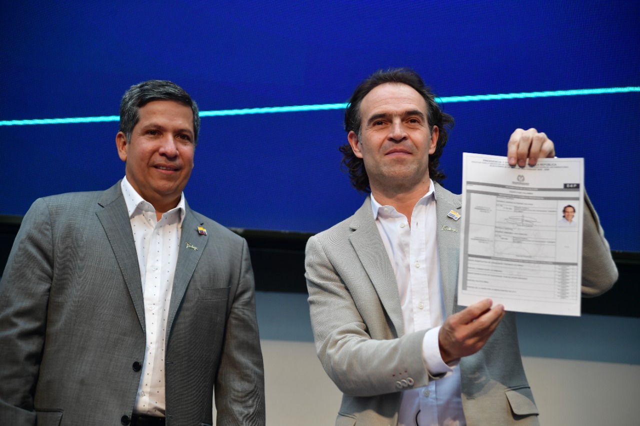 Imágenes de la inscripción de Federico Gutiérrez y Rodrigo Lara como fórmula del Equipo por Colombia
