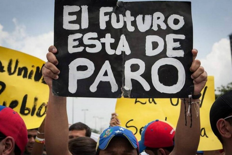 Docentes de Universidad venezolana entran en paro por recibir salario de 70 dólares