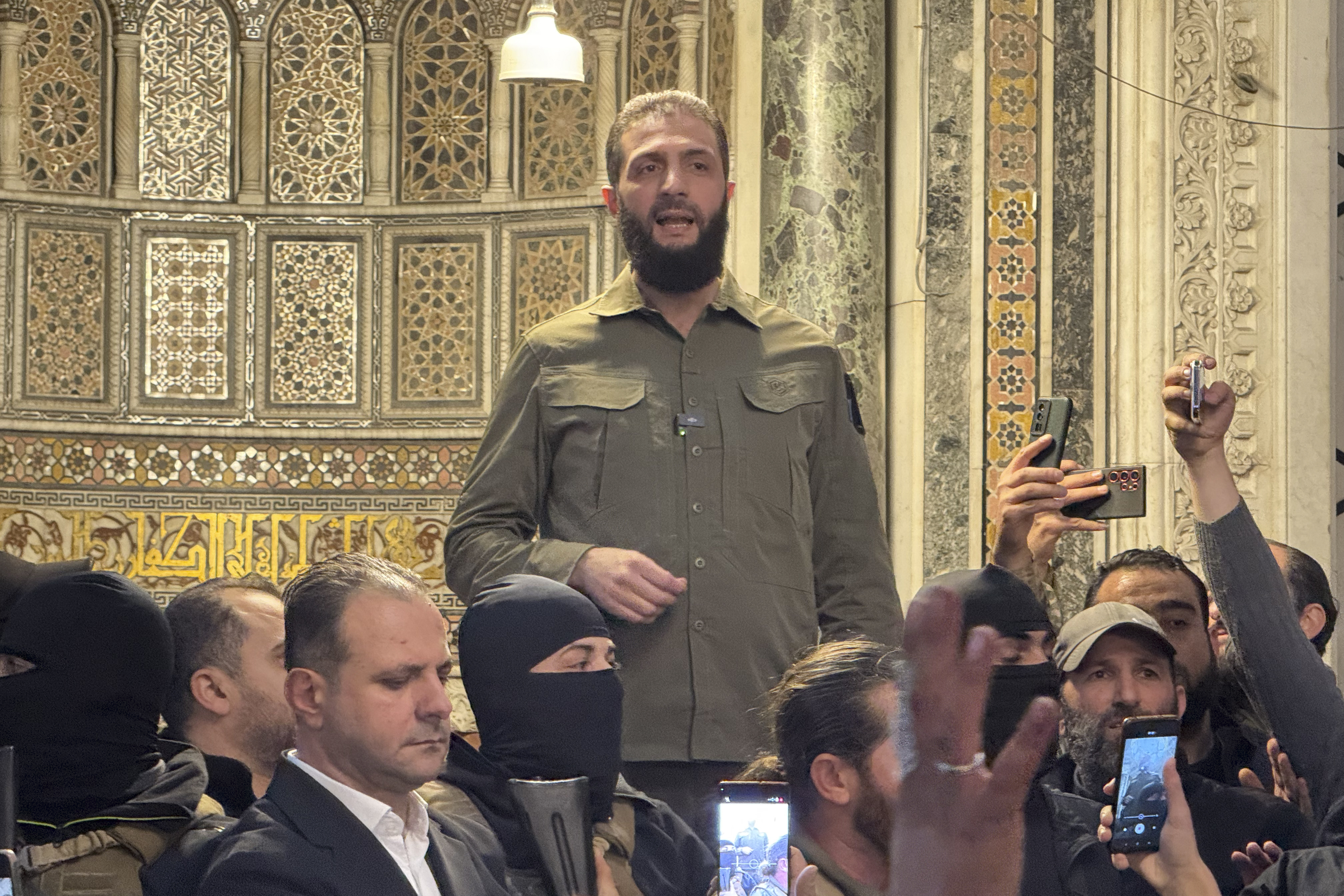 EE. UU. quita la recompensa por captura contra Al Sharaa, el nuevo lider de Siria