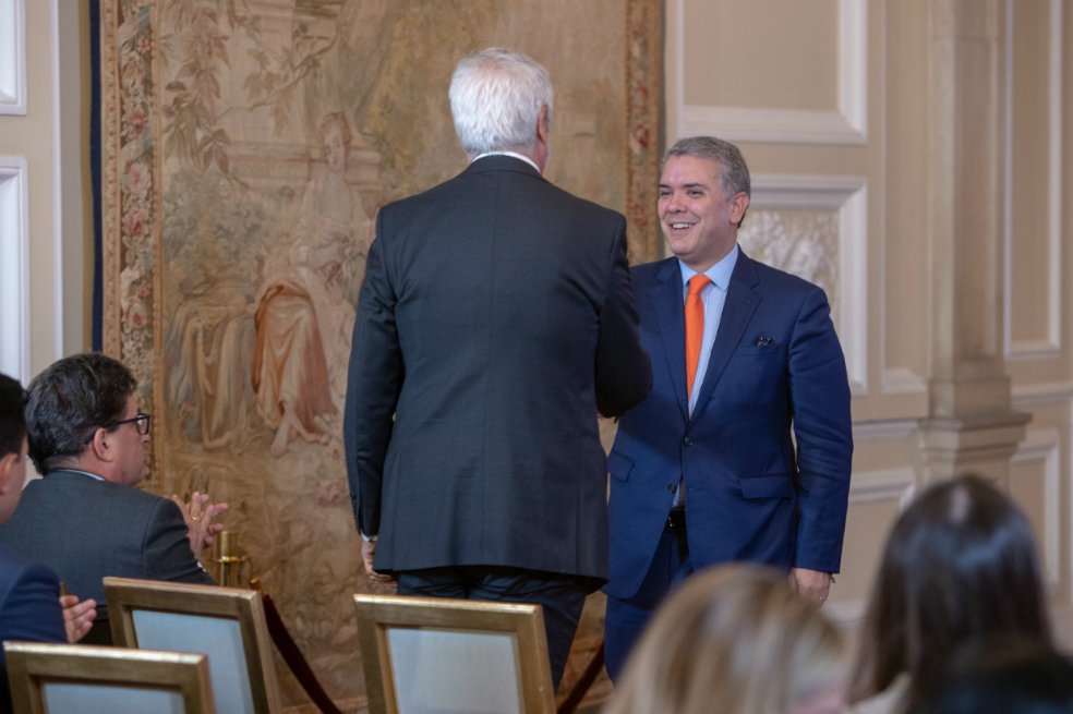 Duque y Peñalosa firman convenio para la financiación de troncales de Transmilenio