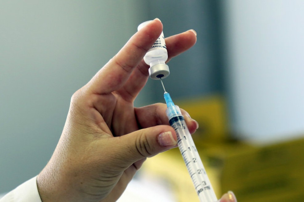 Los antivacunas, entre los riesgos para la salud según la OMS