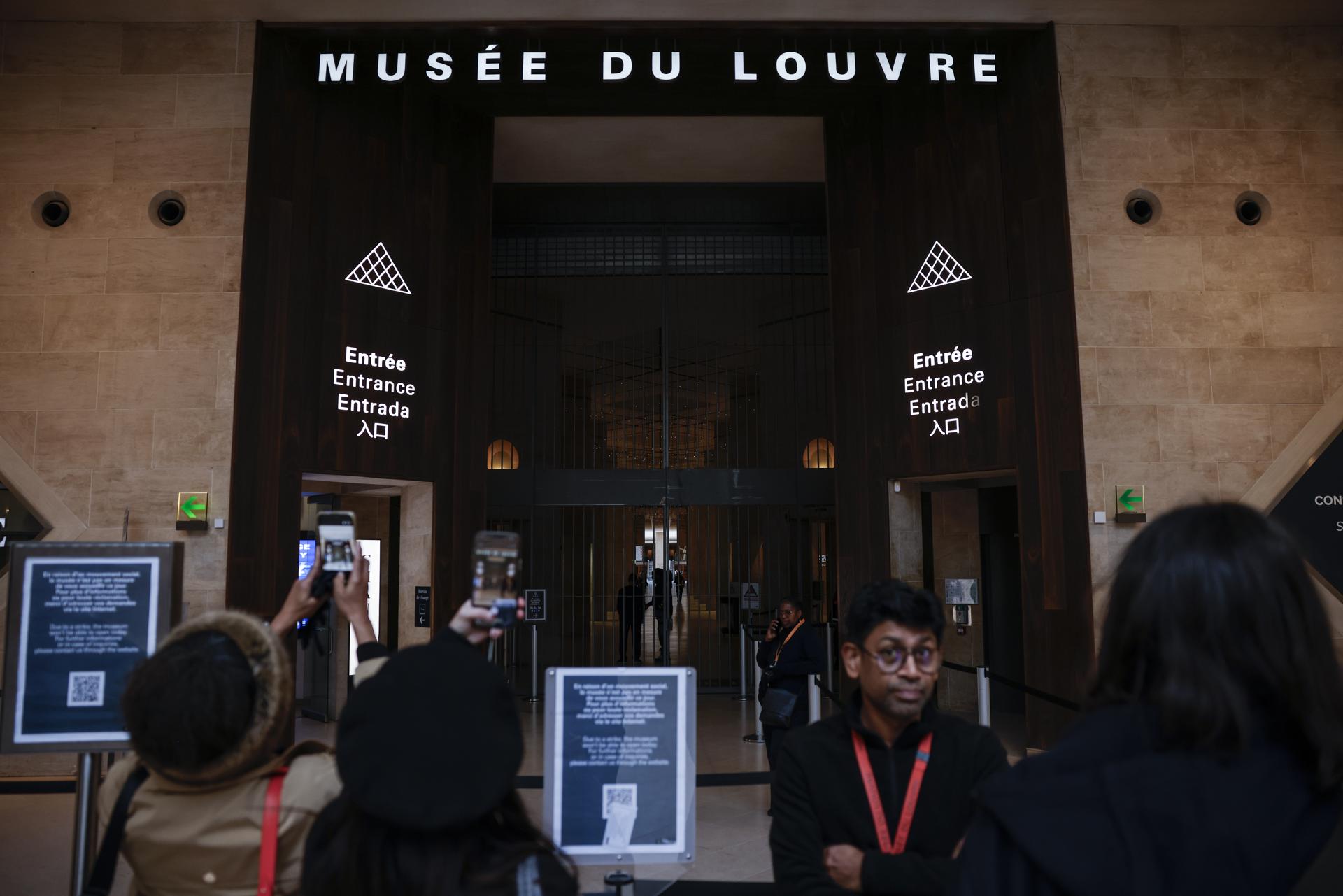 Fraude en el Museo Louvre: policía reveló engaño con entradas falsas “a gran escala”