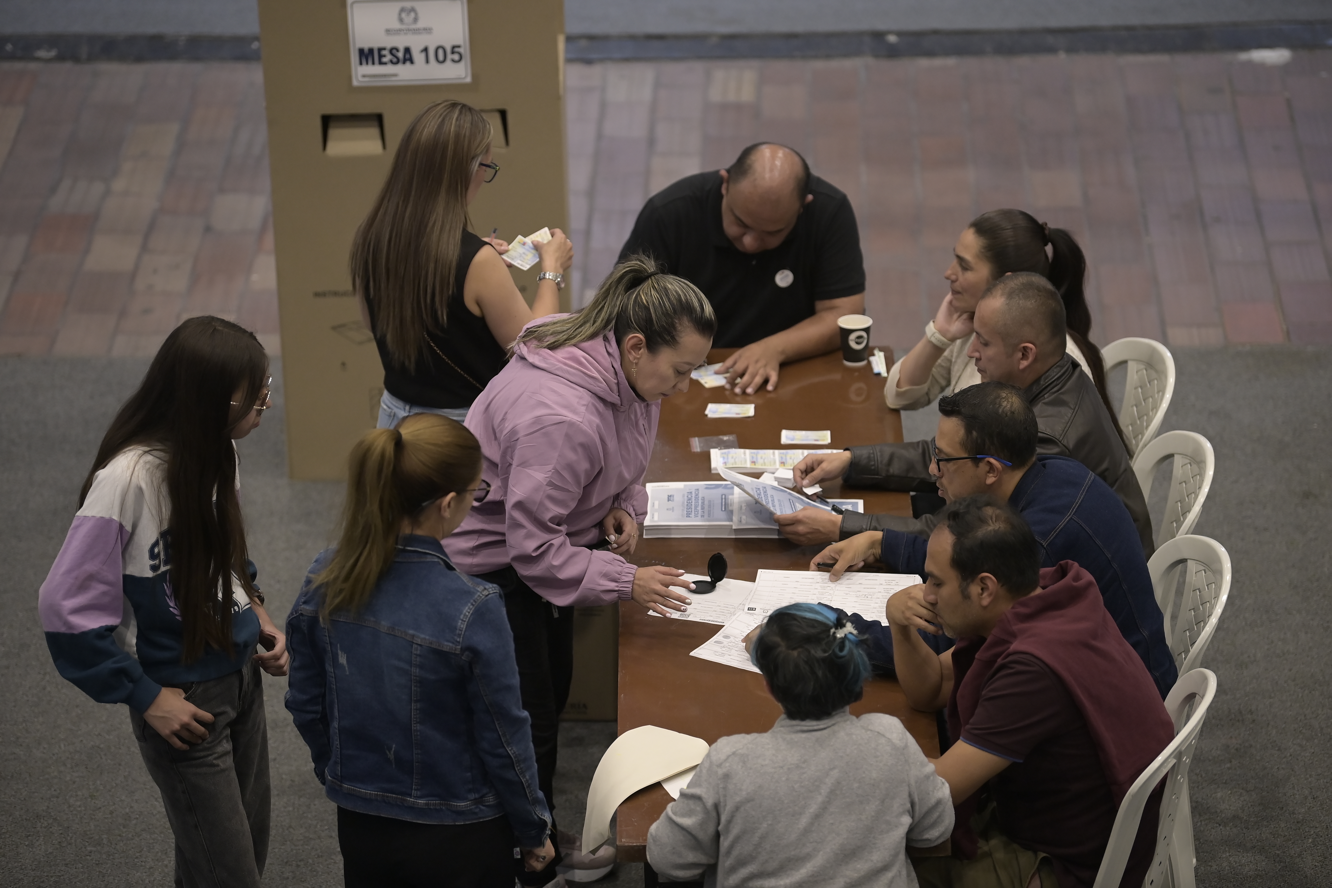 Se abren las urnas para las votaciones de segunda vuelta en el exterior