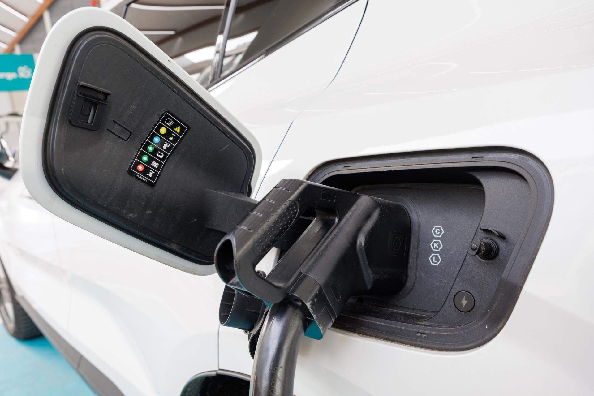 Los autos eléctricos ganan terreno frente a la volatilidad del petróleo