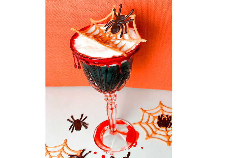 Un coctel dulce para la noche de Halloween en 6 pasos