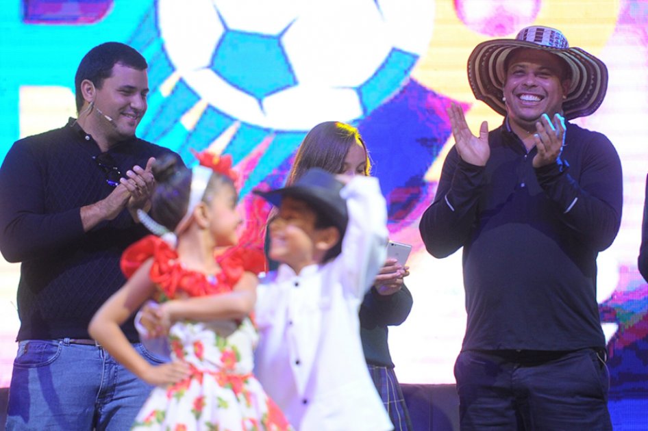 Ronaldo durante la presentación de su escuela de fútbol en Bogotá. / Cristian Garavito