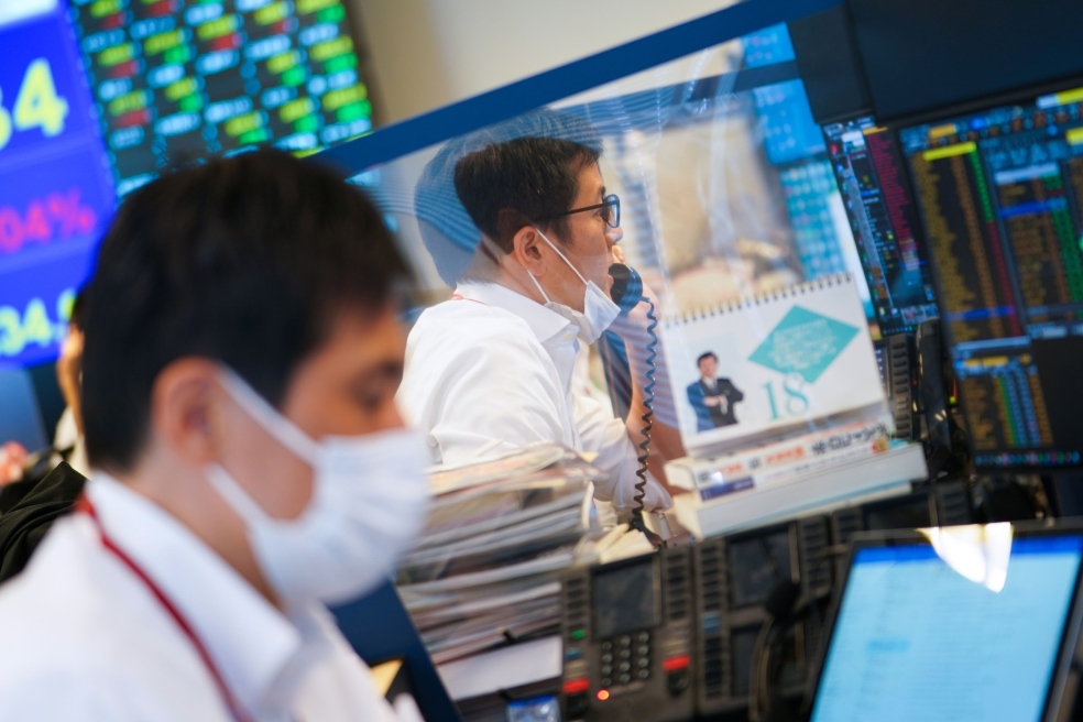 Wall Street cierra al alza, a pesar de contracción del PIB en EEUU