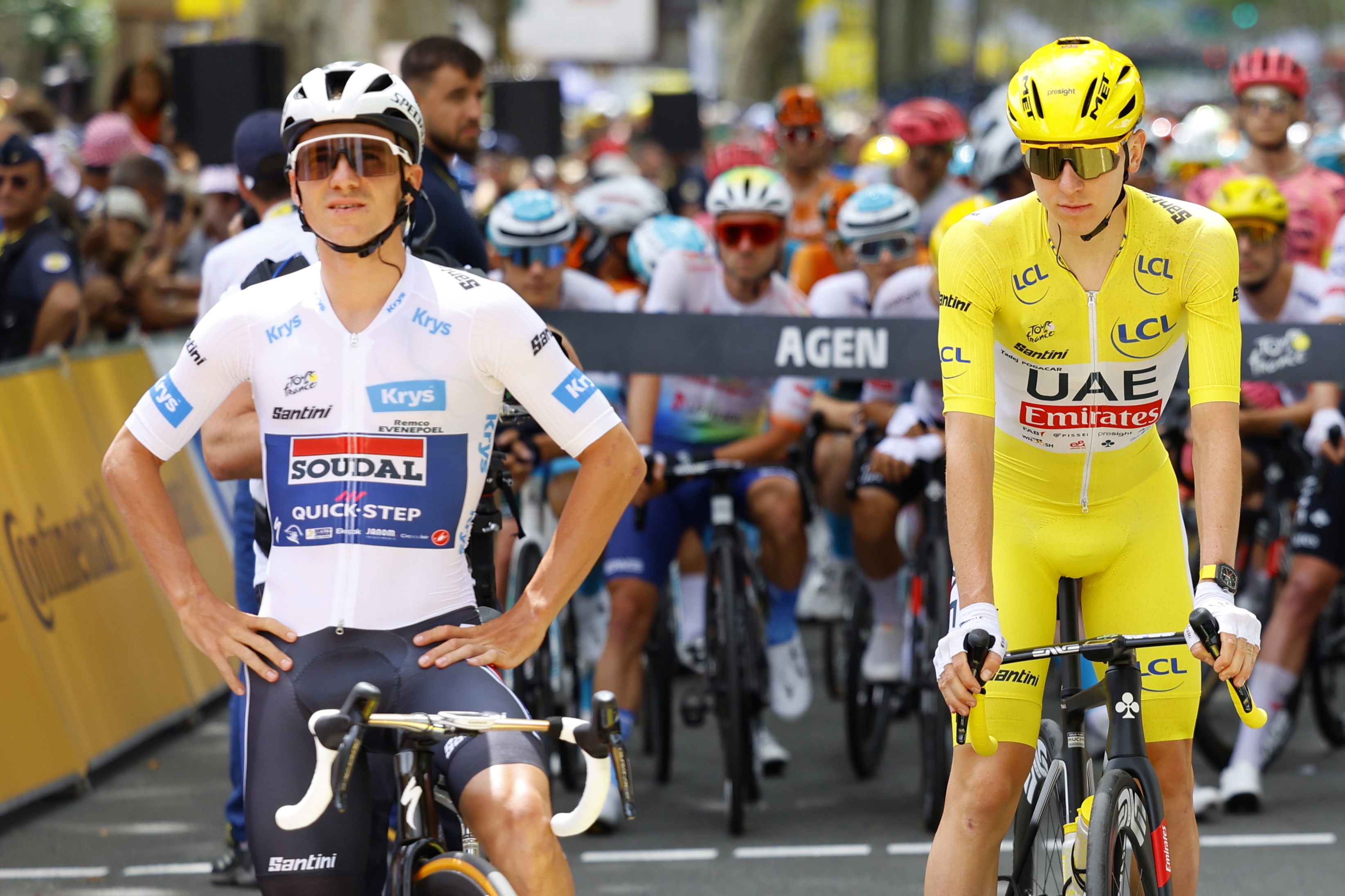 Agen (France), 12/07/2024.- Yellow jersey Slovenian rider Tadej Pogacar (R) of UAE Team Emirates and white jersey Belgian rider Remco Evenepoel (L) of Soudal Quick-Step get ready on the start line ahead of the 13th stage of the 2024 Tour de France cycling race over 165km from Agen to Pau, France, 12 July 2024. (Ciclismo, Francia, Eslovenia) EFE/EPA/KIM LUDBROOK