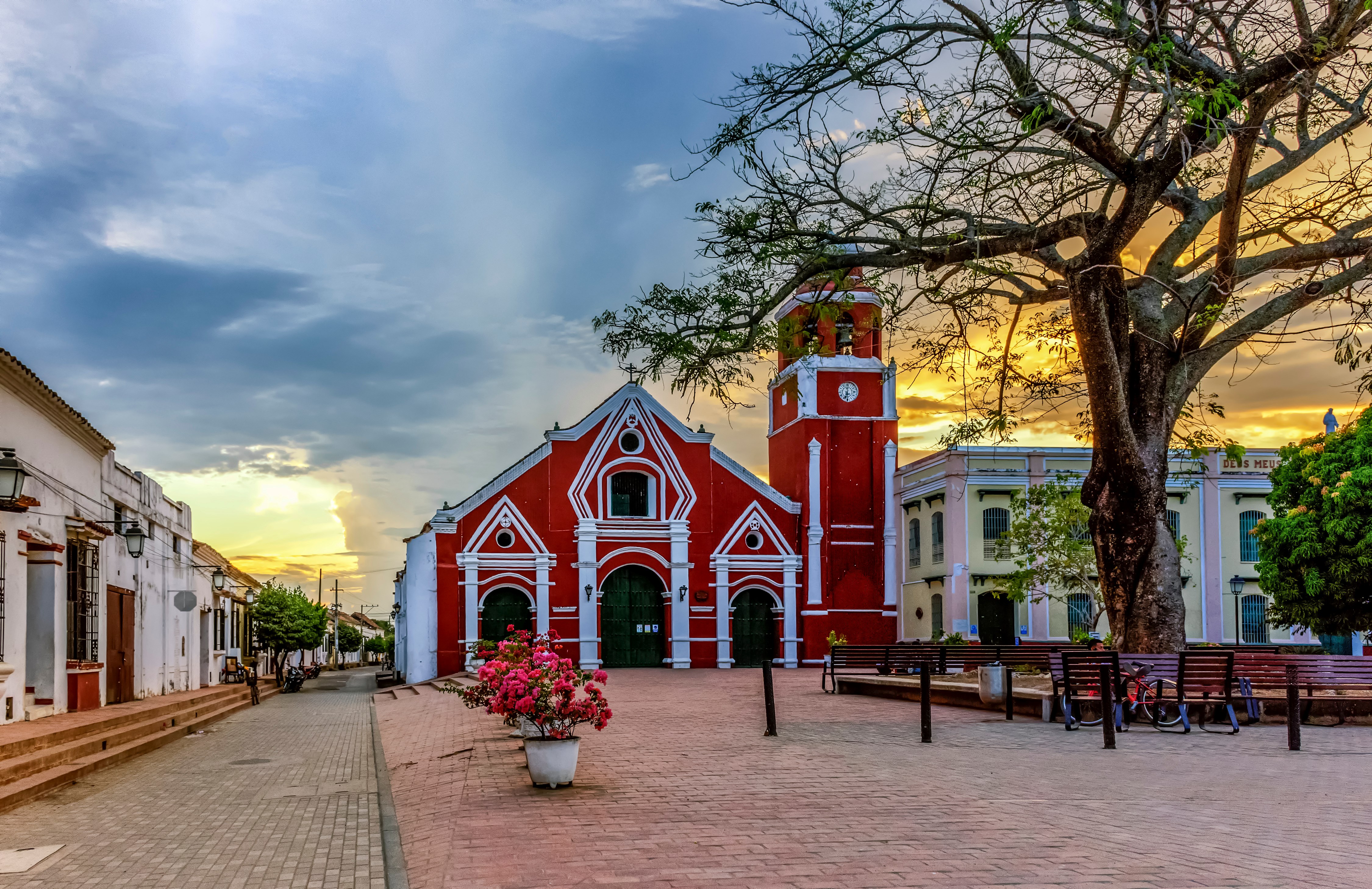 Las iglesias de Mompox son parte de sus sitios más visitados, luciendo asombrosas en cualquier hora del día.