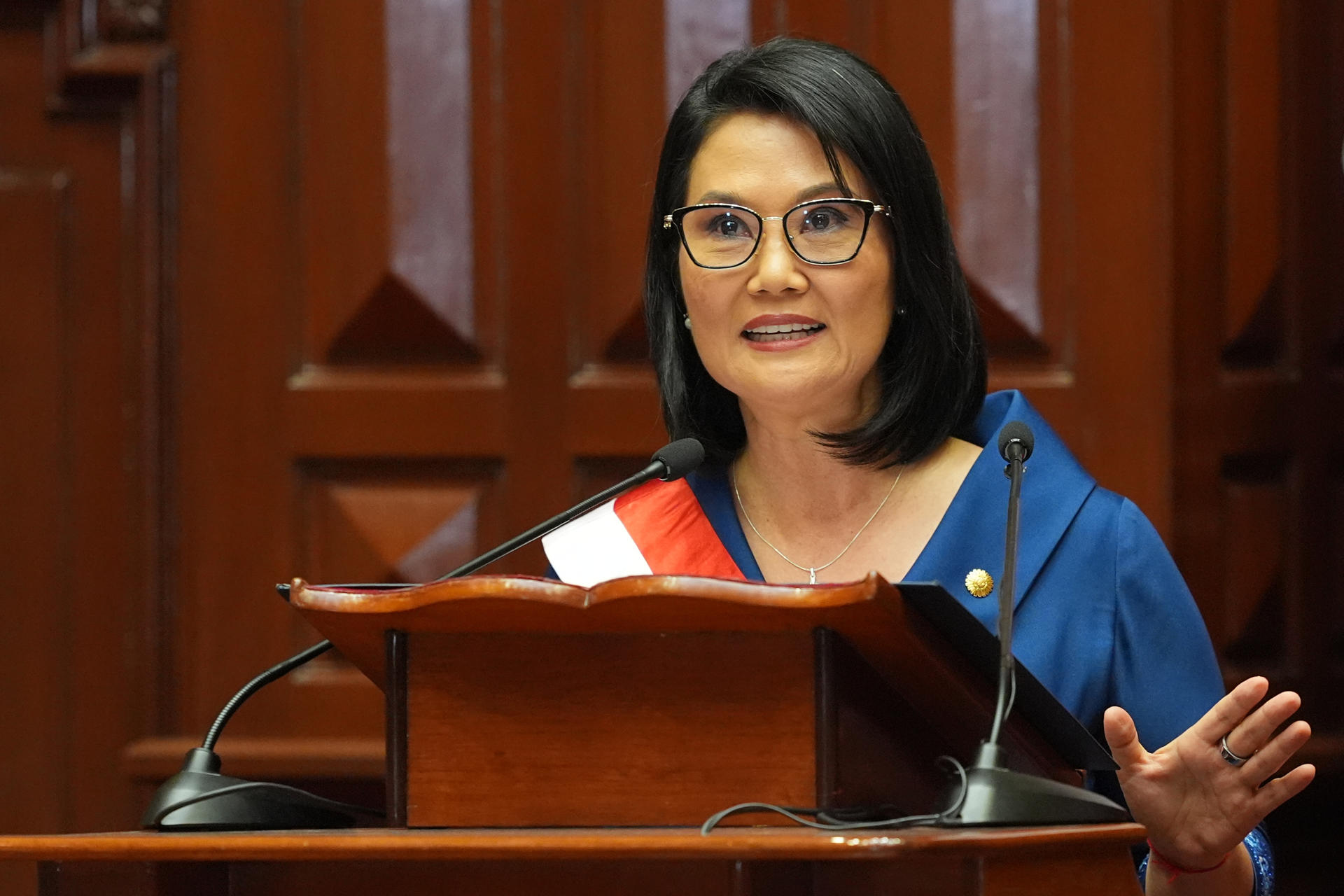 Keiko Fujimori juró como presidenta de Perú: “El reloj ha comenzado a correr”