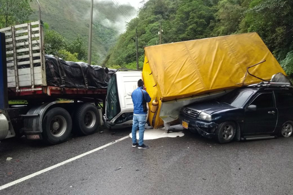 Grave accidente en la vía Bogotá – Villavicencio deja un muerto y un herido