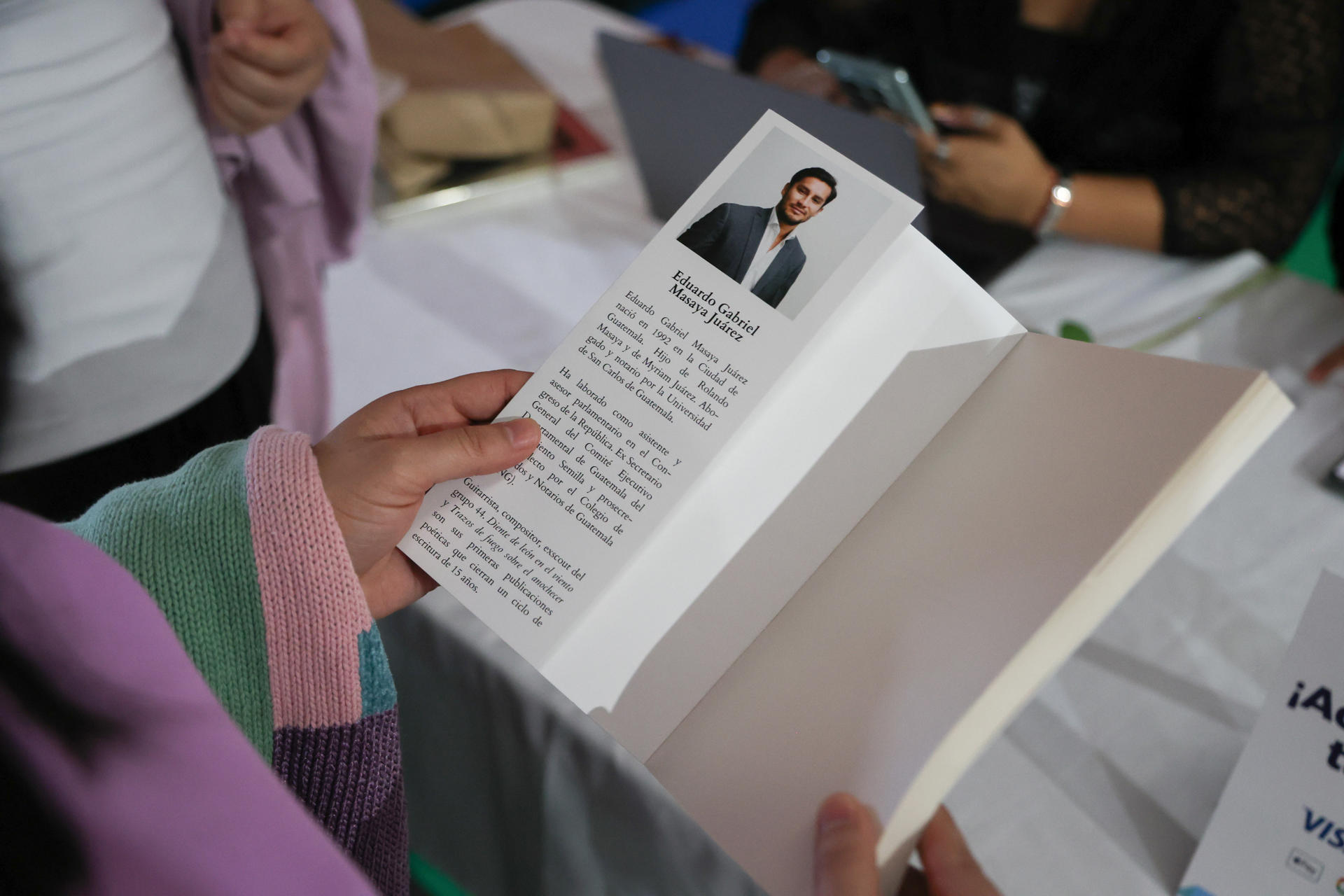Abogado preso en Guatemala lanzó poemario desde la cárcel en la Feria del Libro