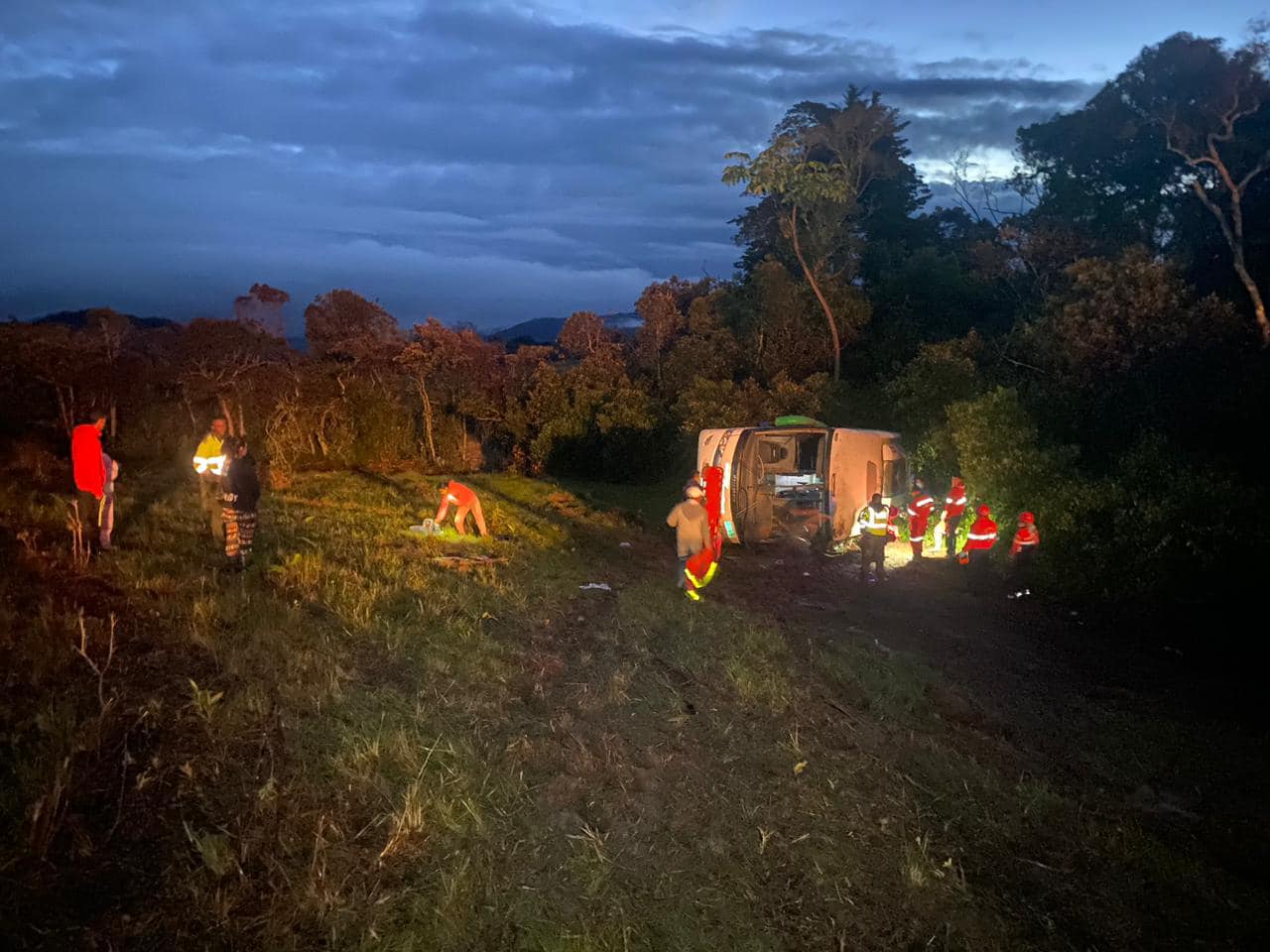 Cuatro muertos y 16 heridos dejó volcamiento de bus en vía Tunja – Moniquirá