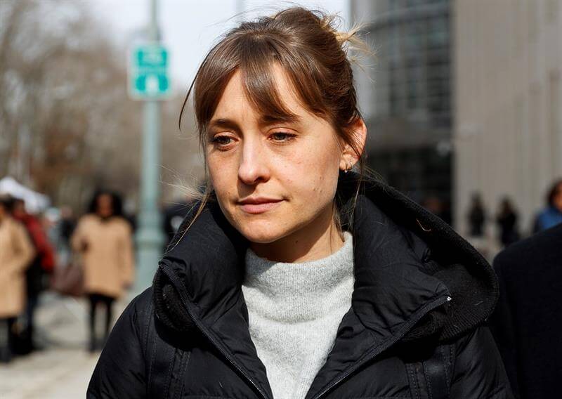 Actriz de «Smallville» se declara culpable en caso de secta sexual Nxivm