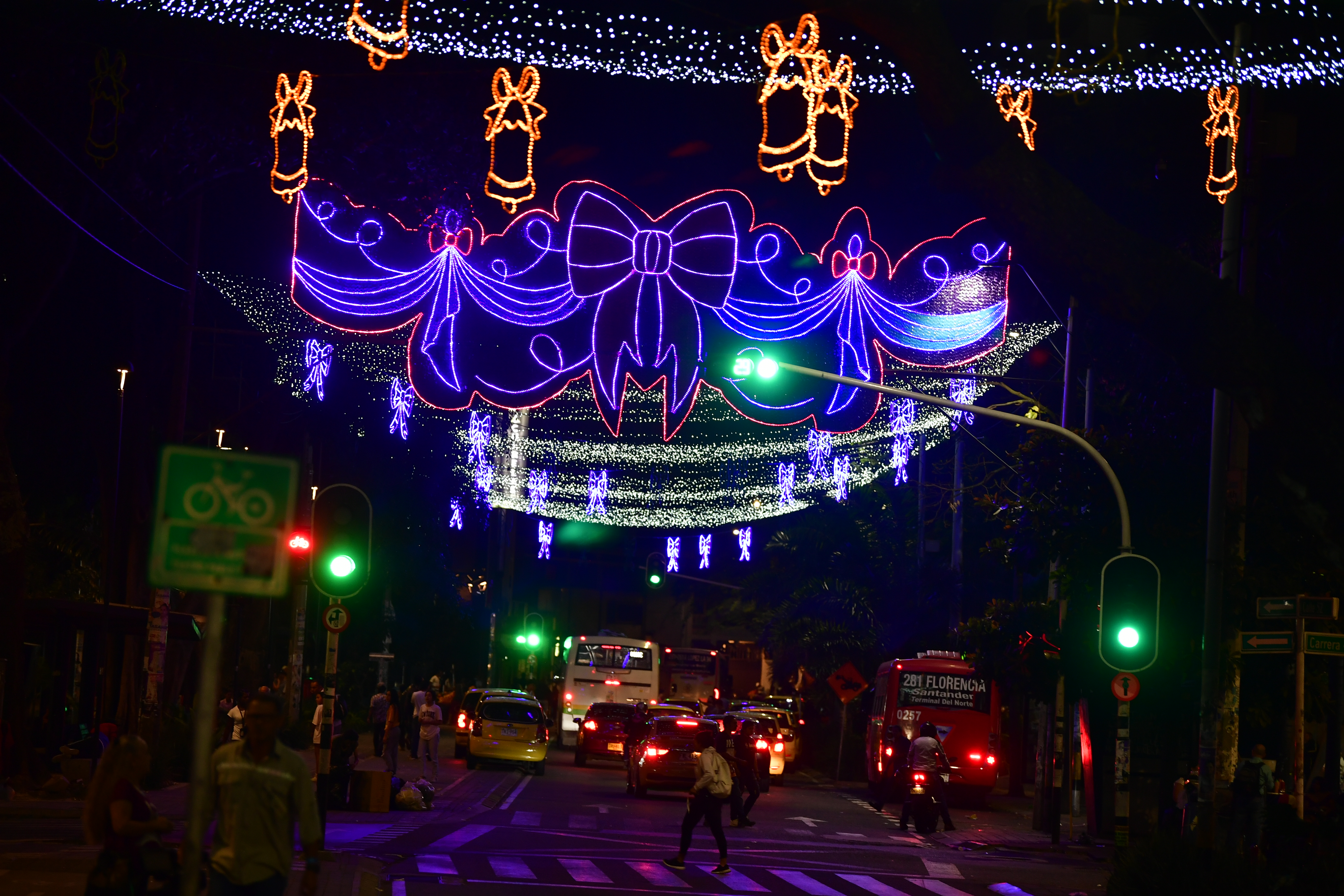 Robaron postes y cableado de alumbrados navideños en parque de Robledo, Medellín