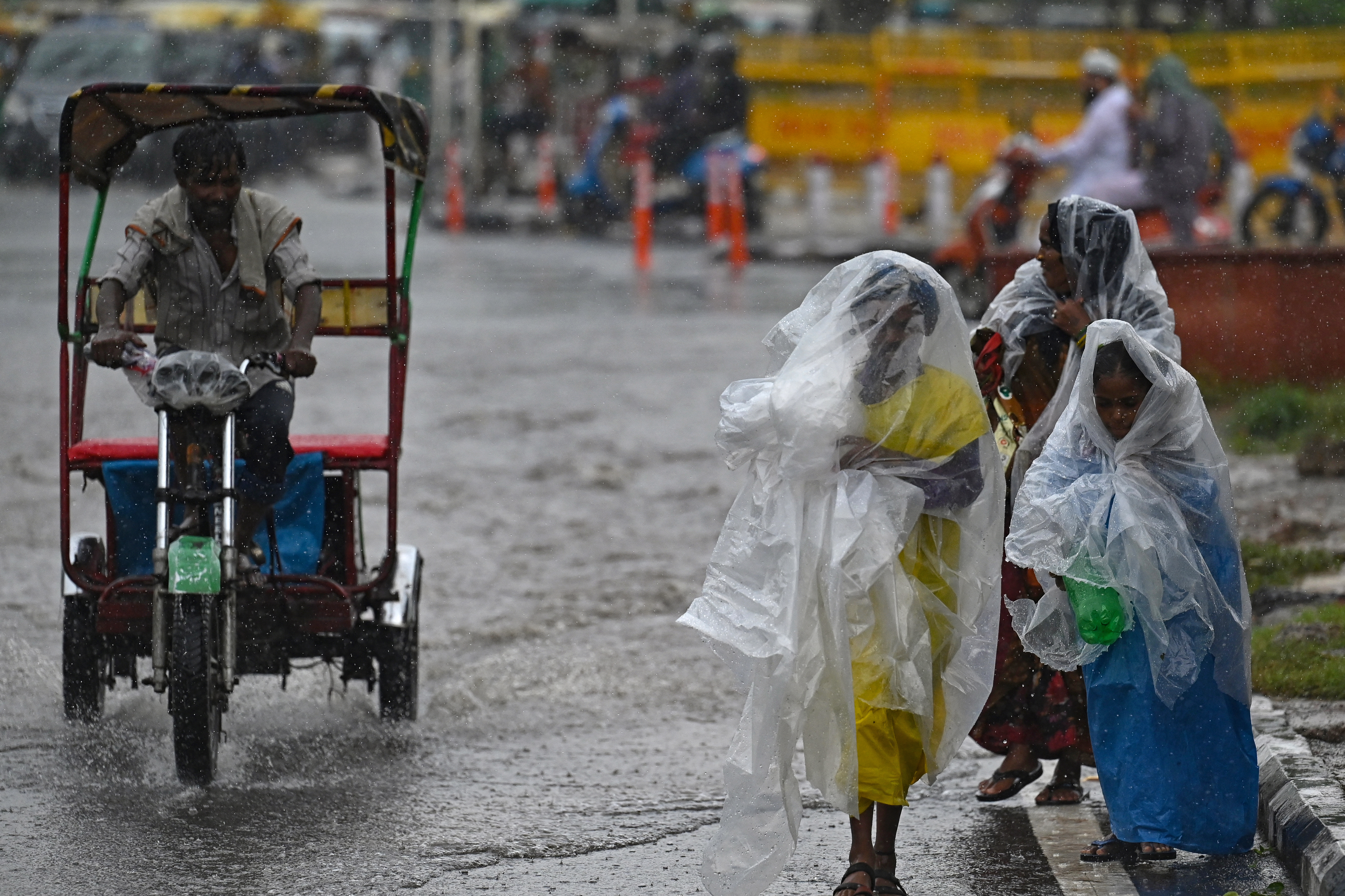 Inundaciones en India y Estados Unidos han dejado más de 20 fallecidos