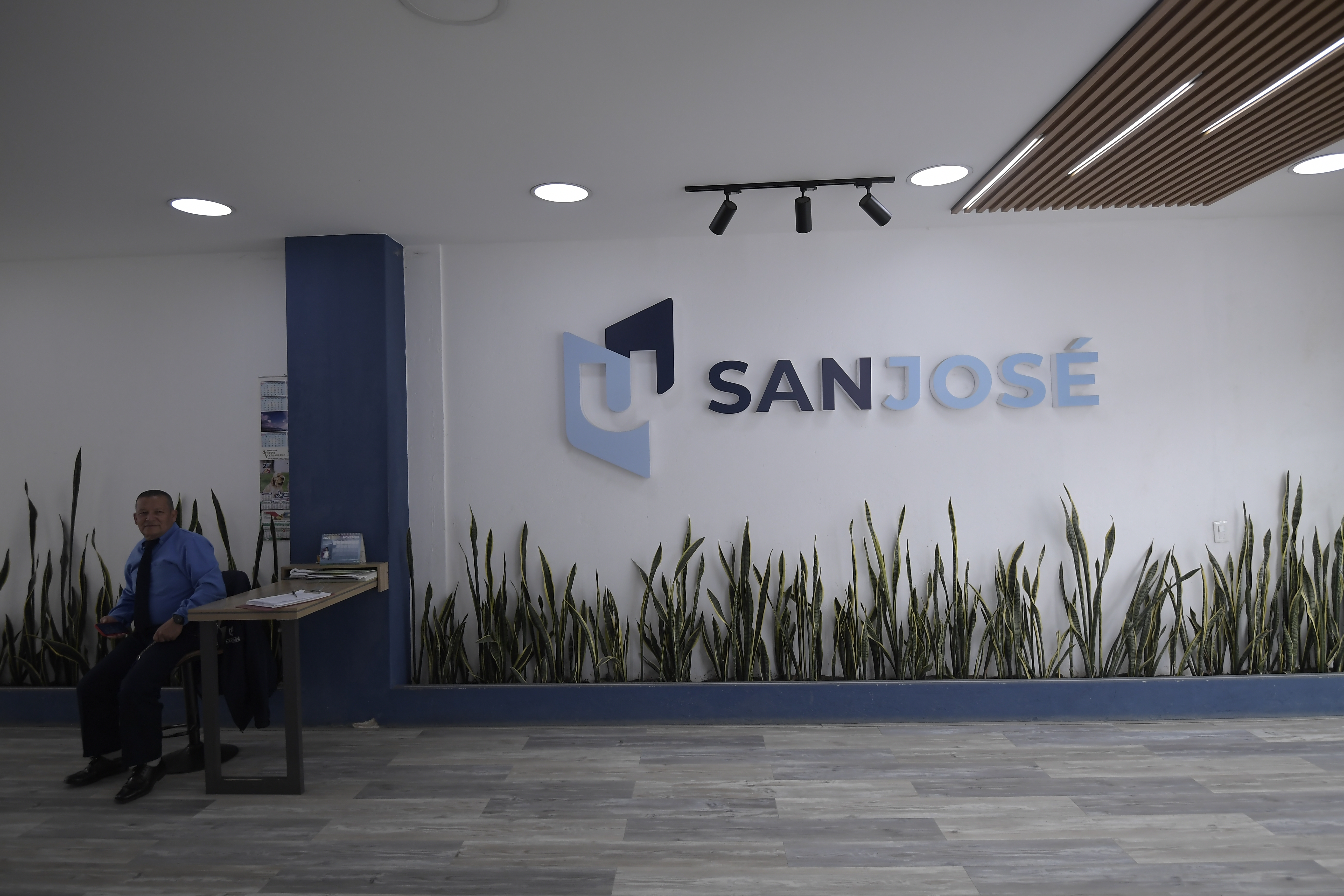 Continúa investigación a la U. San José por presuntas irregularidades en entrega de títulos