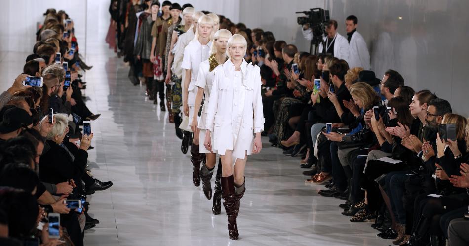 El solemne regreso de John Galliano a las pasarelas de París