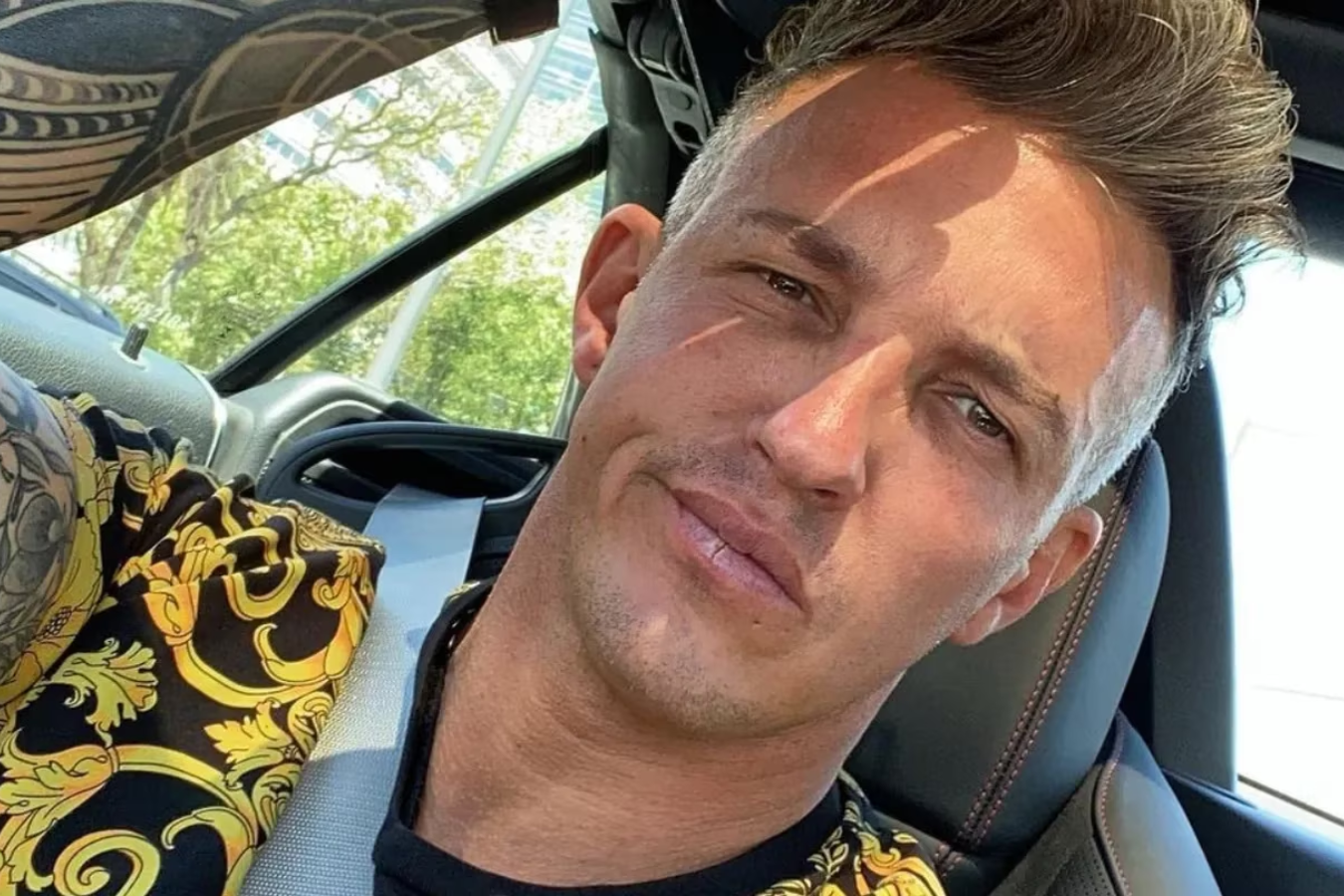 Influencer que golpeó a policía es hallado muerto dentro de una maleta