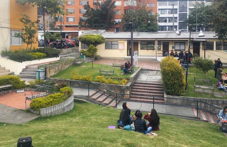 Día cívico le dañó el grado a 500 estudiantes del Colegio Mayor de Cundinamarca