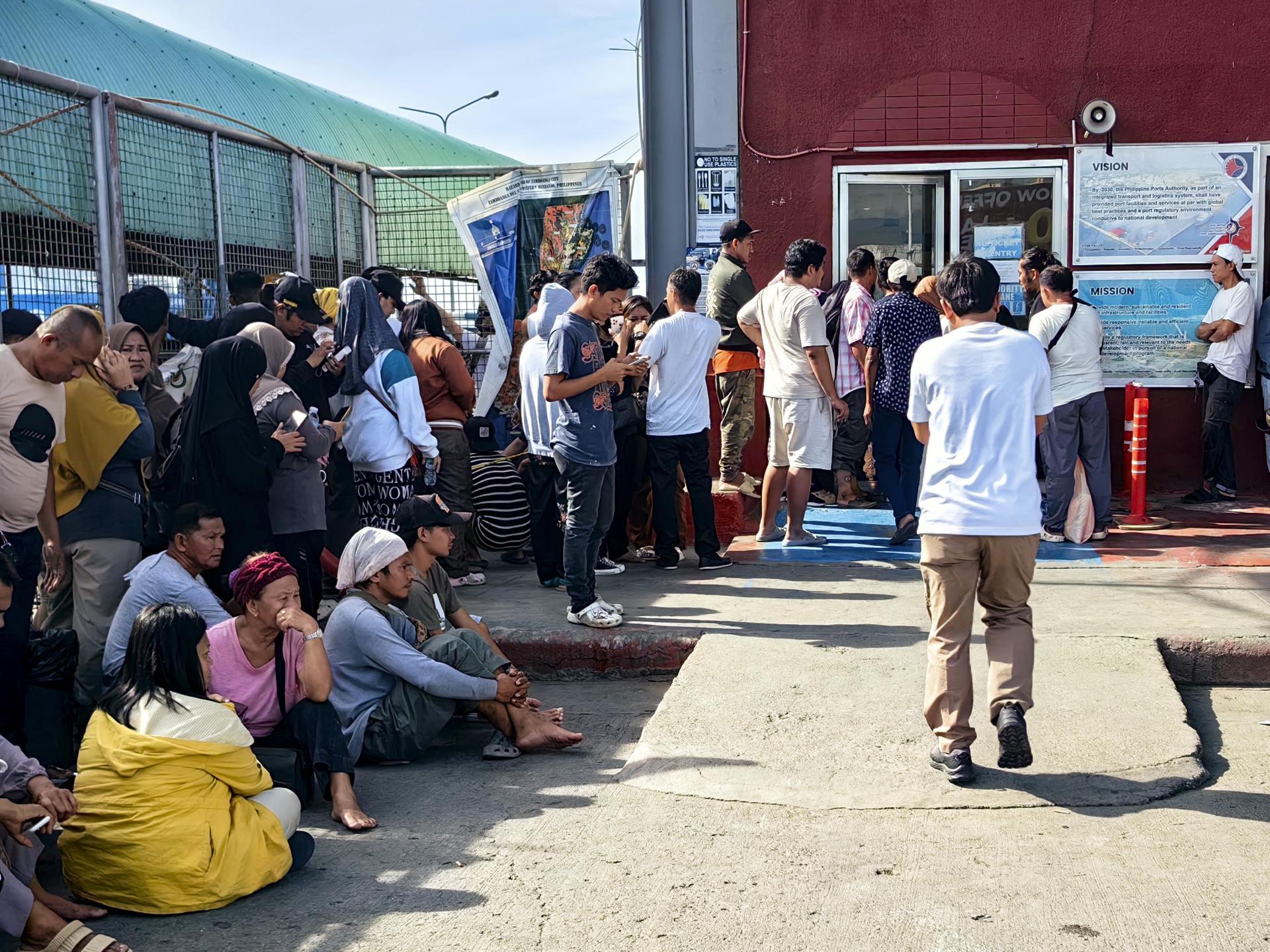 Al menos ocho muertos en el sur de Filipinas al hundirse un ferri con más de 300 pasajeros