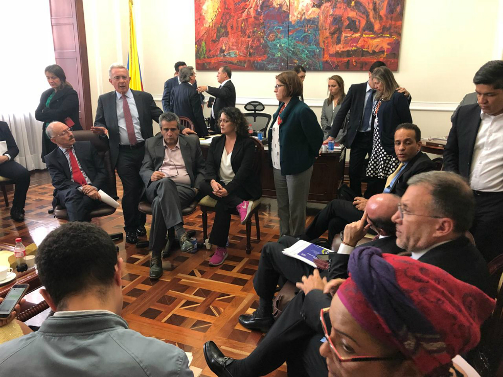 Se logra acuerdo político para juzgar a uniformados en la JEP