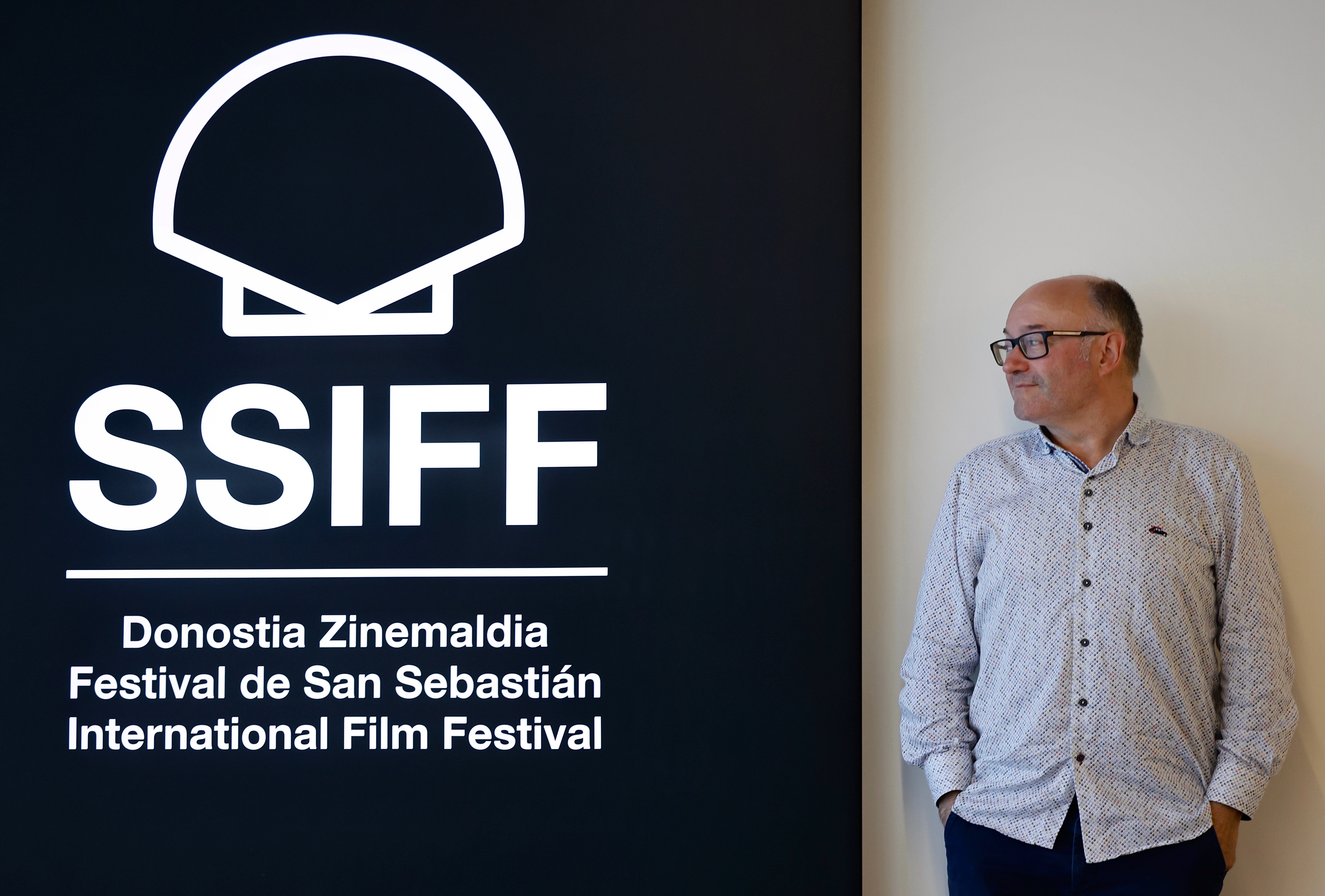 SAN SEBASTIÁN, 14/09/2024.- El director del Festival Internacional de Cine de San Sebastián, José Luis Rebordinos, posa durante la entrevista con EFE en San Sebastián. EFE/ Javi Colmenero