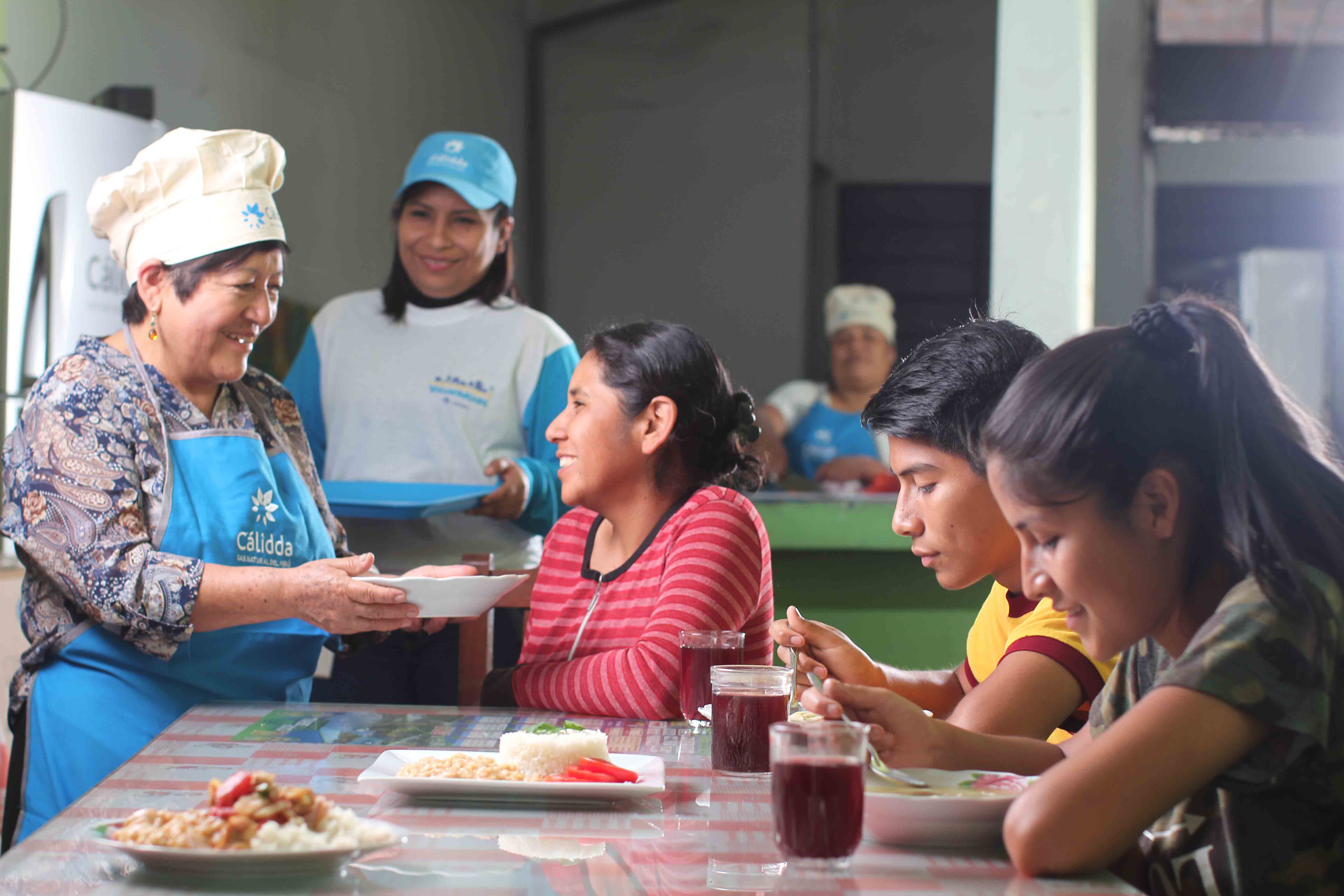 Cálidda atiende más de 850 comedores populares.