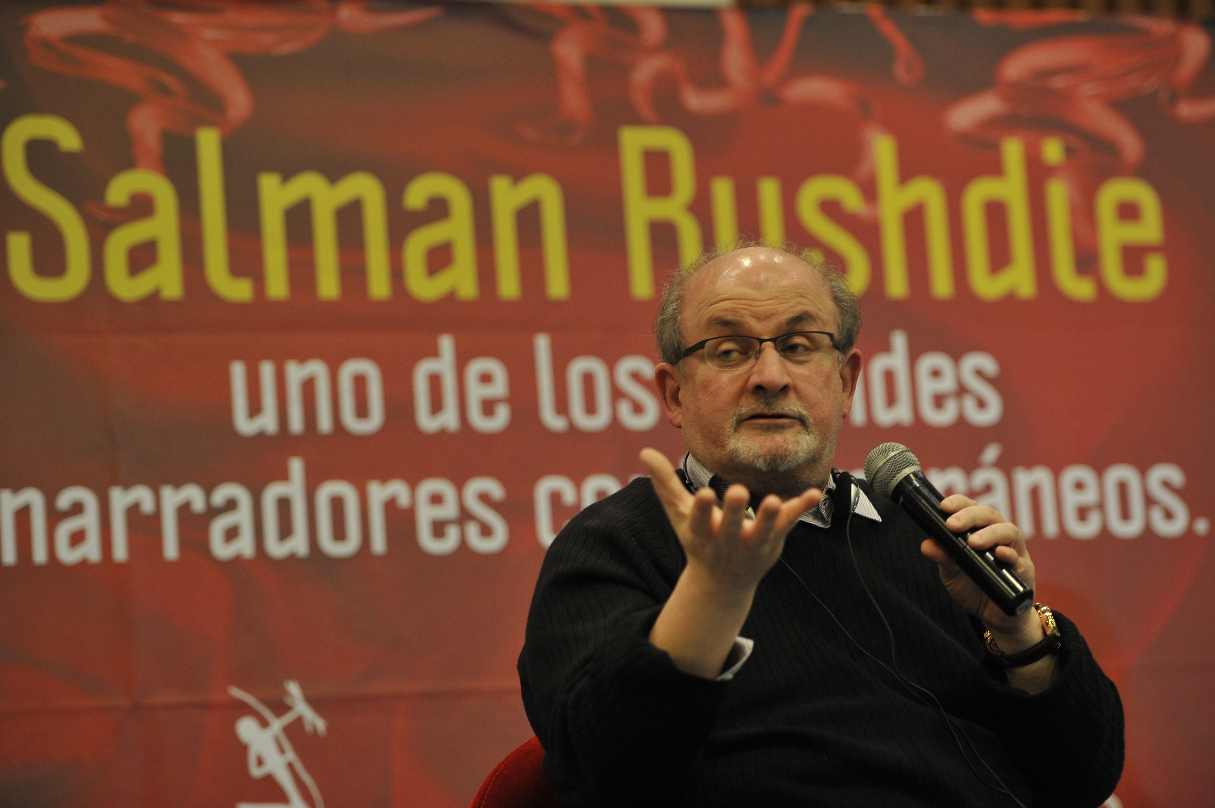 El atacante del escritor Salman Rushdie fue acusado de intento de asesinato