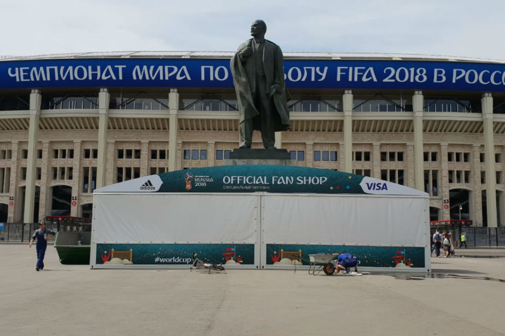 El fútbol se toma el terreno de Lenin