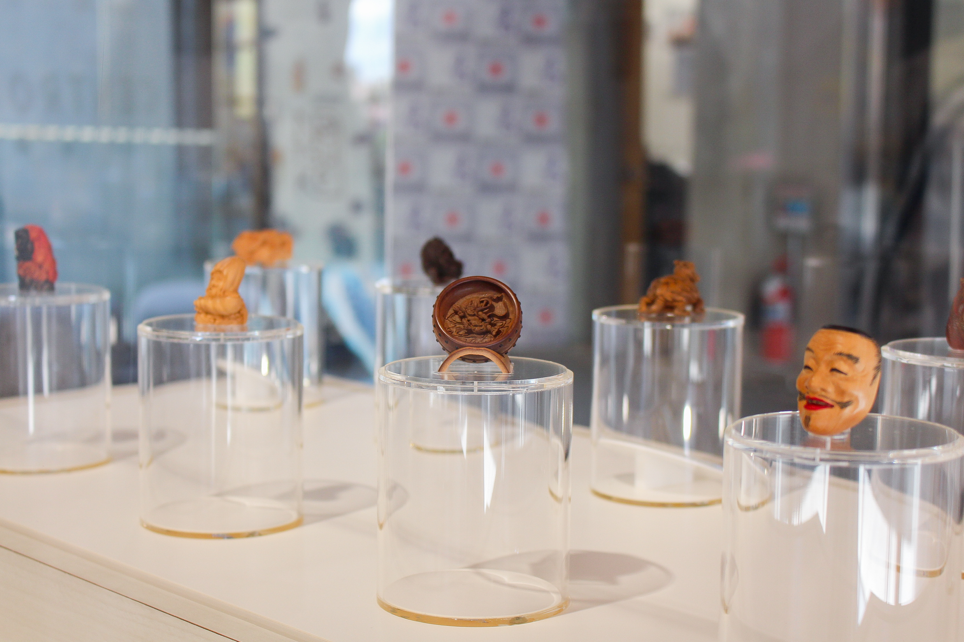 "La nariz de Tengu". Artista: Zanmai Onosato (2017). Parte de la muestra Netsuke Contemporáneo, del 16 de julio al 18 de septiembre, en el Centro del Japón, Universidad de los Andes.