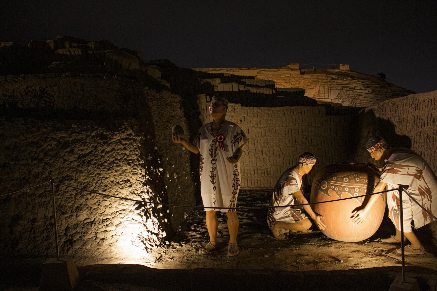 En el Museo de Sitio Pucllana podrá conocer una de las más de 350 huacas precolombinas que se han encontrado dentro de Lima. Este lugar, con más de 1.500 años de antigüedad, cumple tres funciones principales que conducen sus actividades desde su creación: la investigación científica, como compromiso fundamental que comprende la excavación arqueológica y el análisis de materiales; la conservación arquitectónica y puesta en valor del sitio arqueológico; y la educación como nexo con la comunidad local, nacional e internacional.