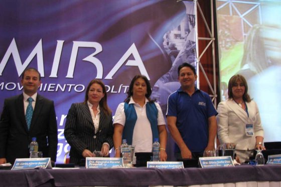 Los senadores del MIRA Carlos Alberto Baena, Alexandra Moreno Piraquive y Gloria Stella Díaz. / Colprensa