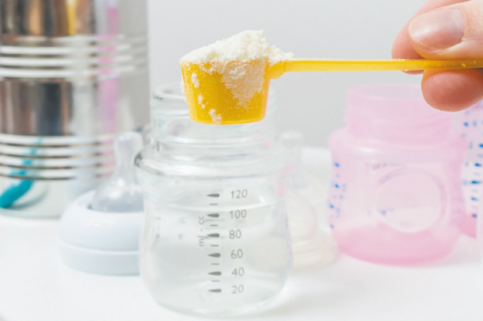 Abren investigación en Francia por la leche infantil contaminada con salmonela