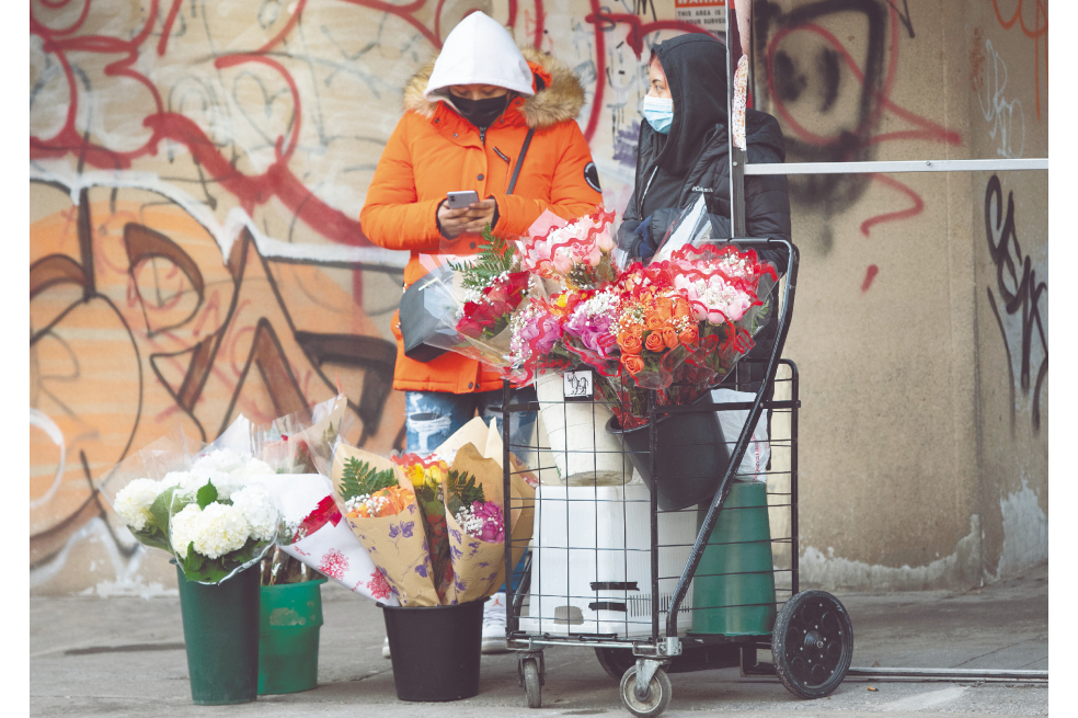 Los migrantes quieren ganarle el pulso a San Valentín